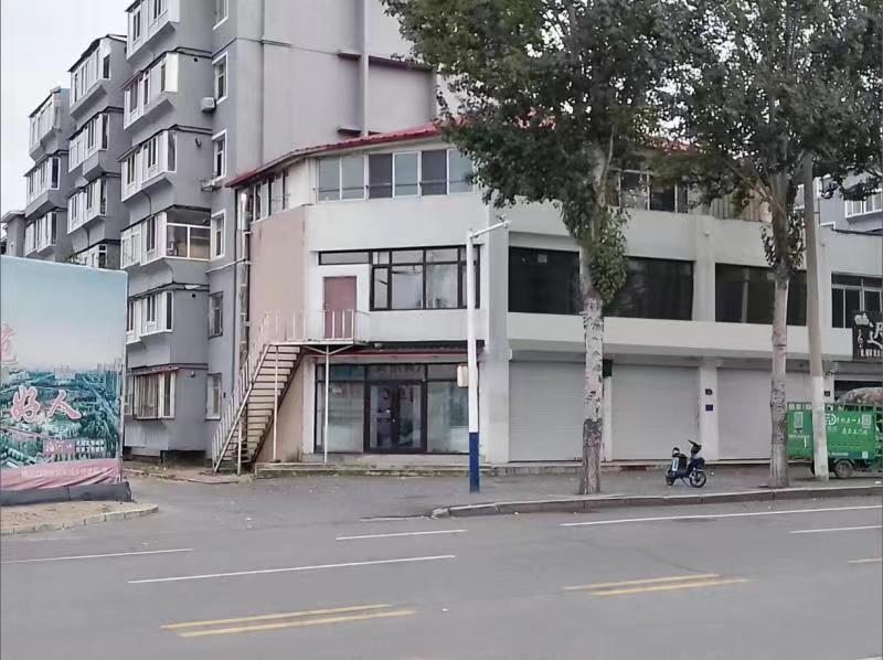 低价出售门市，450平！包过户！消防合格！ 房主直售：天怡小区临街门市，紧邻铁西一品三期，可做学校、洗浴、宾馆、幼儿园、大型超市等，增值空间大，实有面积450平，产权证面积320平，免过户费，.jpg